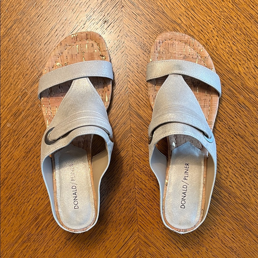 Donald/Pliner Women's Metallic Sandals